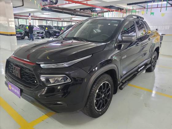FIAT TORO 2.0 16V TURBO DIESEL ULTRA 4WD AT9 FIAT TORO 2.0 16V TURBO DIESEL ULTRA 4WD AT9